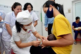 Hà Nội yêu cầu ít nhất 95% trẻ dưới 1 tuổi được tiêm chủng đầy đủ