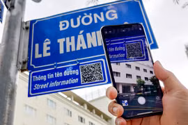 Sắp thí điểm tích hợp mã QR vào 139 biển tên đường, phố ở quận Hoàn Kiếm 