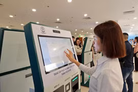 Hà Nội yêu cầu xã, phường tiếp nhận tối thiểu 60% hồ sơ thủ tục hành chính trực tuyến