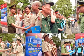 Hình ảnh ấm áp nghĩa tình Công an Thủ đô tri ân các cựu chiến binh tham gia giải phóng miền Nam 