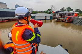 Mực nước các sông ở mức cao, Hà Nội yêu cầu không để người dân đến khu vực có nguy cơ sạt lở