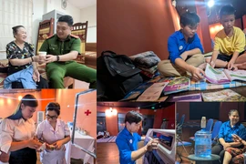 Ảnh: Người dân vùng ngập do nước sông Hồng lên cao ở Hà Nội được di dời đến nơi an toàn