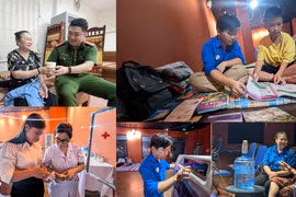 Ảnh: Người dân vùng ngập do nước sông Hồng lên cao ở Hà Nội được di dời đến nơi an toàn