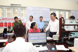 Phó Chủ tịch Hà Nội: Nhân rộng mô hình trông giữ xe không dùng tiền mặt tại Phủ Tây Hồ