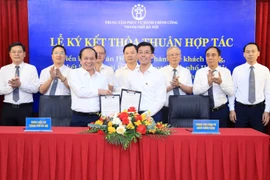 Trung tâm phục vụ hành chính công Hà Nội ký kết với nhiều đơn vị lớn để phục vụ người dân