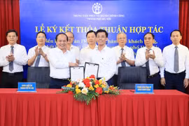 Trung tâm phục vụ hành chính công Hà Nội ký kết với nhiều đơn vị lớn để phục vụ người dân