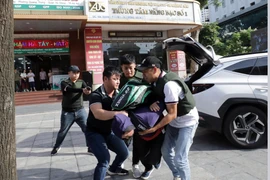 Diễn tập thực binh phòng ngừa tình huống cướp tiệm vàng, bắt cóc con tin