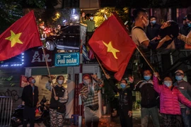 Những cảm xúc đặc biệt khó quên trong đêm khi bệnh viện Việt Đức và phố Phủ Doãn, Chân Cầm được dỡ phong tỏa