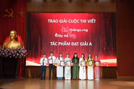 Trao giải cuộc thi viết “Khát vọng Tây Hồ - Khát vọng Thăng Long” năm 2024