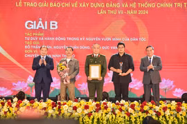 Trao Giải Báo chí về xây dựng Đảng và hệ thống chính trị thành phố Hà Nội năm 2024