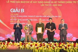 Trao Giải Báo chí về xây dựng Đảng và hệ thống chính trị thành phố Hà Nội năm 2024