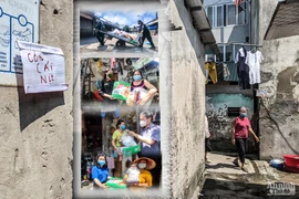 [ẢNH] Xóm trọ nghèo bên cầu Long Biên xúc động với nghĩa tình sẻ chia của Công an Thủ đô và các nhà hảo tâm trong giãn cách