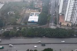 Chủ tịch Hà Nội chỉ đạo làm rõ thông tin sân pickleball xây trên đất công ở Long Biên