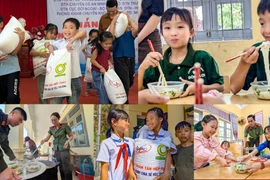 Những món quà "đặc biệt" tặng bà con, học sinh khó khăn 2 xã ở huyện Sơn Dương, Tuyên Quang