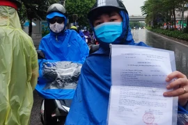 Hà Nội: Người ra đường chỉ cần giấy tờ tùy thân và giấy đi đường hợp lệ