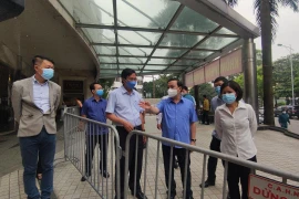 Kiểm tra phòng chống Covid-19 ở khách sạn, công viên, Phó Chủ tịch Hà Nội yêu cầu xử lý nghiêm vi phạm