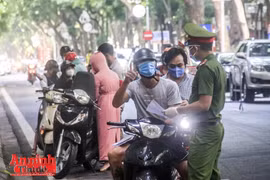 Hà Nội: Xã phường phải kiểm tra chặt giấy đi đường, kèm theo lịch trực của đơn vị 