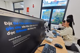 Chủ tịch Hà Nội chỉ đạo chấn chỉnh tình trạng lạm dụng yêu cầu nộp bản sao có chứng thực