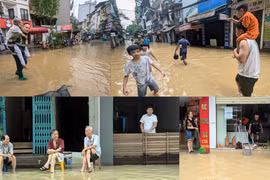 Ảnh: Nước lũ sông Hồng bắt đầu rút chậm, người dân Hà Nội chuẩn bị dọn dẹp nhà cửa