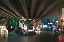 Hà Nội giám sát chặt việc điều tiết số lượng xe ra vào khu xử lý chất thải Nam Sơn