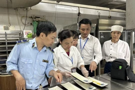 Hà Nội xử lý nghiêm cơ sở ăn uống đường phố không đảm bảo an toàn thực phẩm