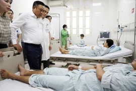 Chủ tịch Hà Nội rút ngắn chuyến công tác nước ngoài, tới bệnh viện thăm nạn nhân vụ cháy chung cư mini