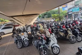 Hà Nội tổng kiểm tra bãi giữ xe, kho hàng ở gầm cầu vượt và cầu sông xong trước ngày 20/9