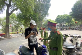 Chủ tịch UBND TP Hà Nội yêu cầu kiểm soát chặt chẽ người về thành phố sau nghỉ lễ