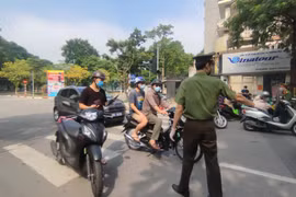 Hà Nội tiếp tục hỏa tốc yêu cầu các đơn vị, cơ quan trên địa bàn làm việc trực tuyến, hạn chế cán bộ công chức ra đường 