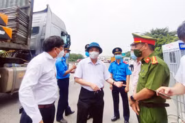 Chủ tịch Hà Nội thị sát đường vành đai 3, chỉ đạo phương án thông xe “luồng xanh” quá cảnh nhanh nhất
