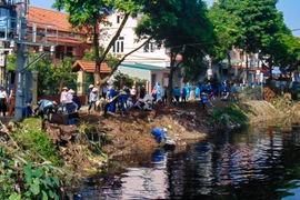 Hà Nội đưa ra loạt giải pháp mạnh để xử lý ô nhiễm nước sông Cầu Bây 