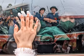 Thanh niên Thủ đô chia tay người yêu lên đường tòng quân, thực hiện trách nhiệm thiêng liêng với Tổ quốc