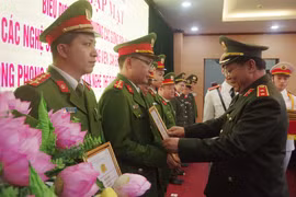 Giám đốc CATP Hà Nội gặp mặt, biểu dương các điển hình tiên tiến năm 2023