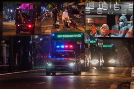 [ẢNH] 150 F1 liên quan chùm ca bệnh bệnh viện Việt Đức vẫy tay chào khi đi cách ly tập trung trong đêm