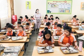 Hà Nội đôn đốc việc hỗ trợ bữa ăn bán trú cho học sinh tiểu học năm học 2025-2026
