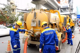 Hà Nội yêu cầu Sở Xây dựng huy động 100% quân số, máy móc để giải tỏa ngay các điểm úng ngập
