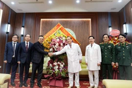 Chủ tịch Hà Nội chúc mừng Bệnh viện Trung ương Quân đội 108 nhân 70 năm Ngày Thầy thuốc Việt Nam
