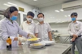 Hà Nội: Không để cơ sở kinh doanh thức ăn đường phố không an toàn hoạt động 