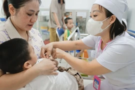 Hà Nội: Đi từng ngõ, gõ từng nhà, rà từng đối tượng đẩy nhanh tiến độ tiêm vaccine phòng sởi