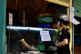Hà Nội: Từ 12h ngày 25-5, nhà hàng ăn uống chỉ được bán mang về, tạm dừng hoạt động cửa hàng cắt tóc, gội đầu