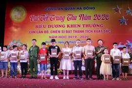 Tết Trung thu đầy cảm xúc của con em cán bộ, chiến sỹ Công an quận Hà Đông