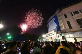 Hà Nội bắn pháo hoa, trình diễn ánh sáng chào mừng 70 năm Ngày Giải phóng Thủ đô