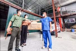 Thanh niên Công an Thủ đô tiếp sức những chuyến xe 0 đồng đưa đón F0 trong tâm dịch giữa Thủ đô