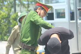 Chủ tịch Hà Nội tặng bằng khen 2 cá nhân thuộc Công an Thủ đô