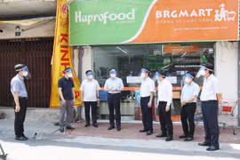 Hà Nội: Đảm bảo nhu yếu phẩm cho nhân dân đang cách ly ở phường Chương Dương