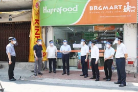 Hà Nội: Đảm bảo nhu yếu phẩm cho nhân dân đang cách ly ở phường Chương Dương