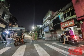 Phường Văn Miếu sau cách ly y tế: Người ra vào phải có giấy đi đường, không cần test Covid-19