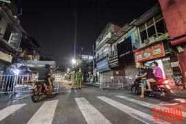 Phường Văn Miếu sau cách ly y tế: Người ra vào phải có giấy đi đường, không cần test Covid-19