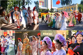 Ấn tượng hình ảnh thiếu nữ trong trang phục Việt "Bách hoa bộ hành" đẹp tuyệt trong nắng Hà Nội