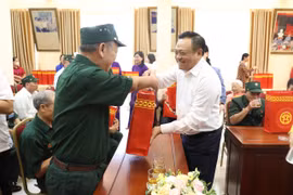 Chủ tịch Hà Nội thăm hỏi người có công, thân nhân liệt sỹ dịp 27-7